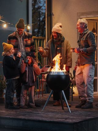 MOON není jen ohniště. Je to večerní rituál. Pro terasu. Pro balkón. Pro večer ve městě. Když nechceš kouř, ale chceš...